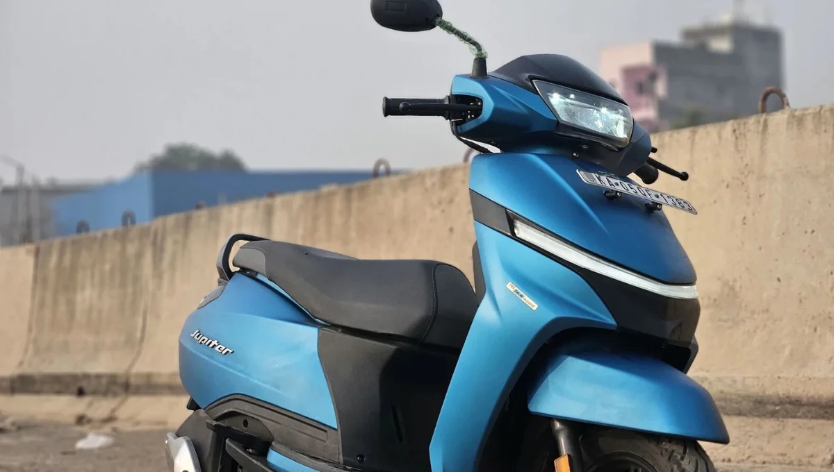 TVS Jupiter electric scooty 160 km की लंबी रेंज और कई सुरक्षा फीचर्स के साथ जाने कीमत