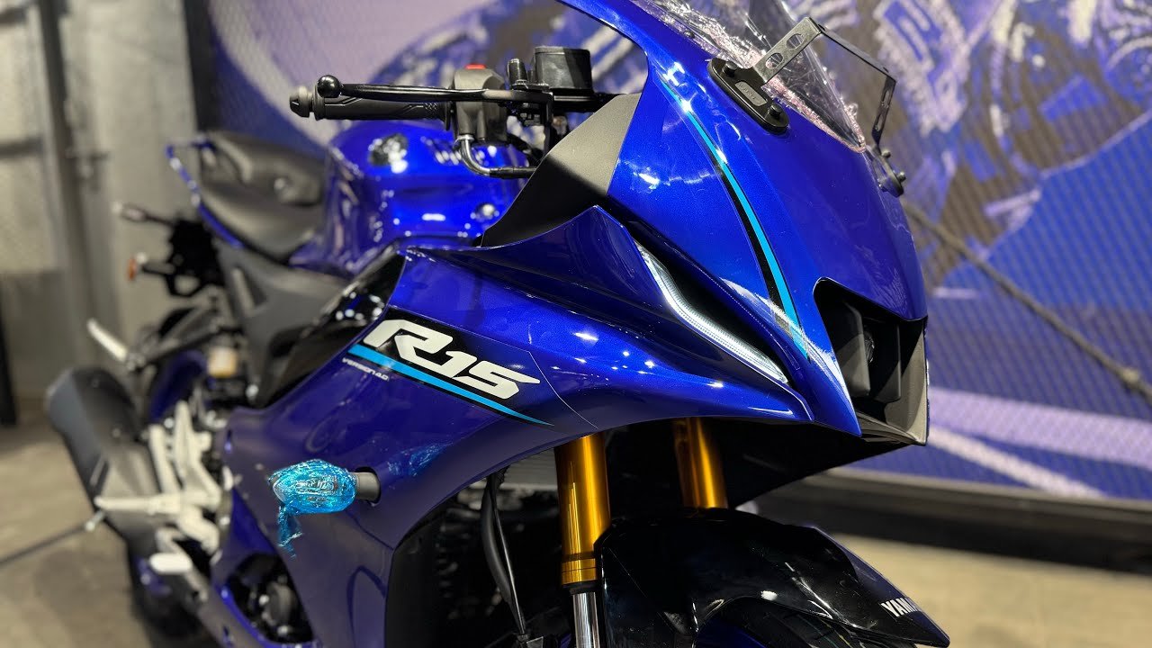 New Yamaha R15 V4 2025 शार्प रेसिंग डिजाइन, एडवांस फीचर्स और दमदार परफॉर्मेंस के साथ नया स्पोर्ट्स बाइक वर्जन