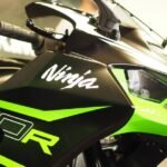Kawasaki Ninja स्पोर्ट बाइक की पहचान, रेसिंग DNA और दमदार परफॉर्मेंस का पैकेज